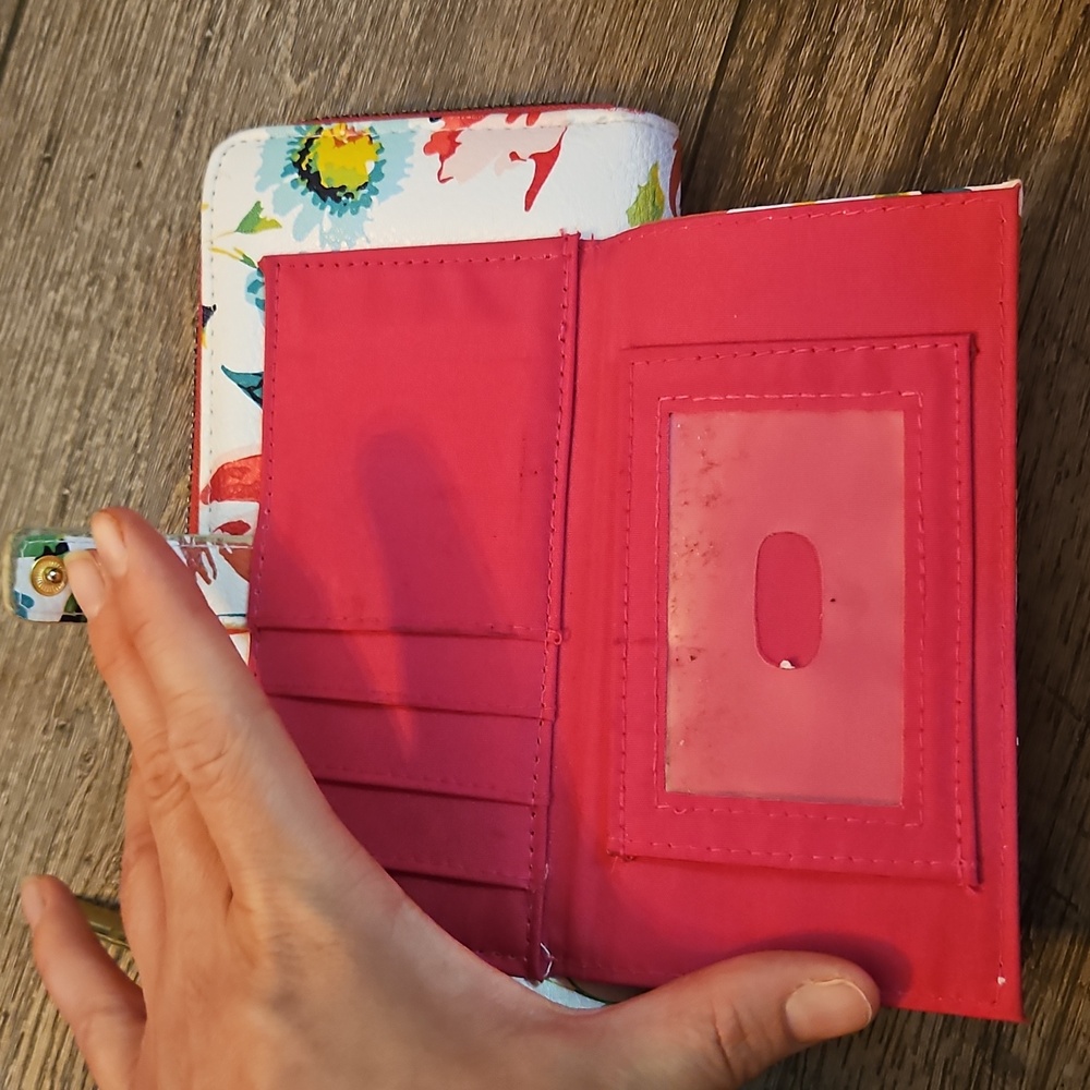 Floral Wallet with Vibrant Colors - Picture 2 of 8